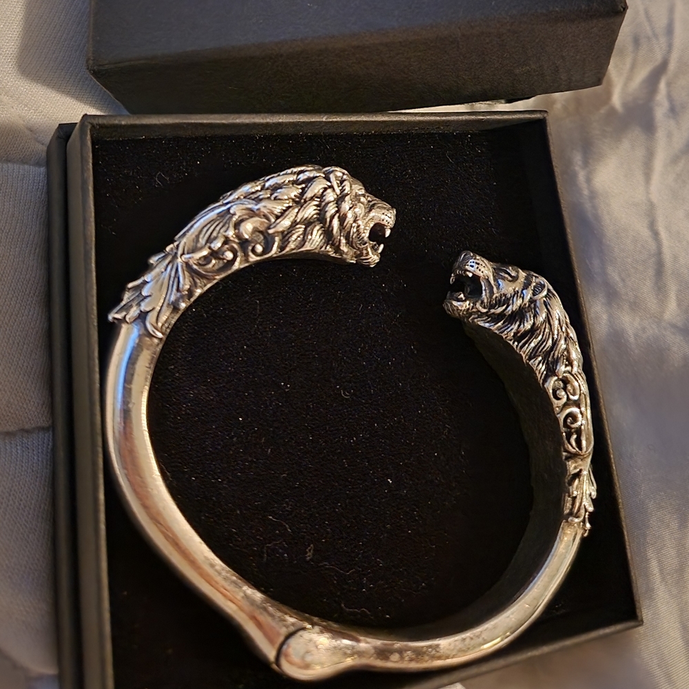 Clocks and Colours Royalty Bracelet Size 8.5